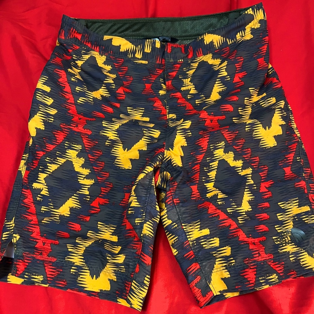 North Face Boys Amphibious Board Shorts, Aztec pattern, Size Large 14/16